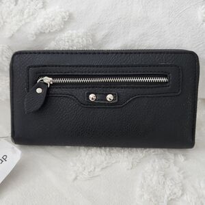 NWT DRESS BARN Black Zip-Around Wallet